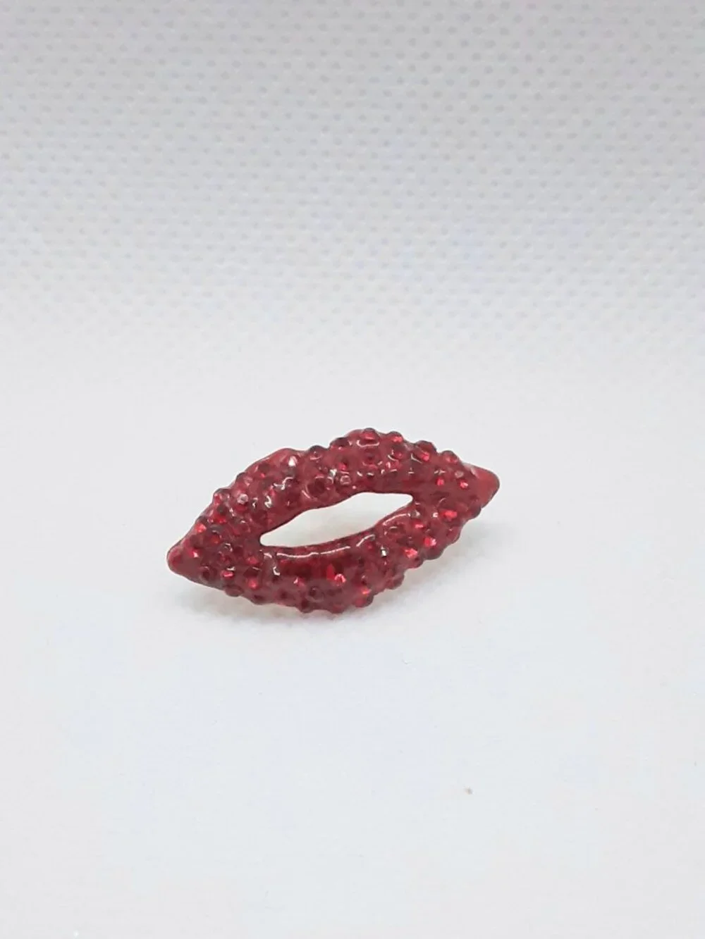 NEW red lips Put 'Em Pin - Picture 5 of 5